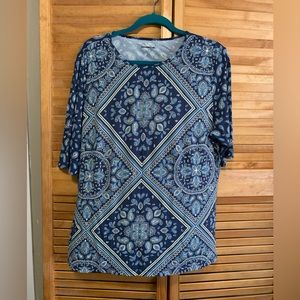Lands End XL elbow length sleeve rash guard. navy paisley and geometric shapes.